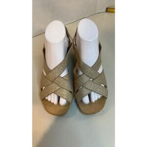Bandolino Gold Strappy Wedge Sandals Women's Size 8M